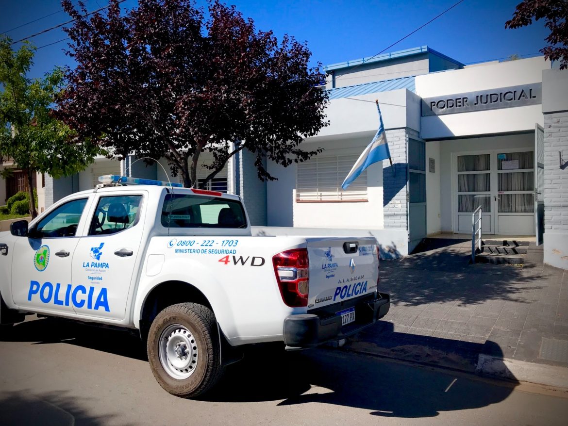 Muerte en Victorica: Un hombre falleció al ser apuñalado y detuvieron a su hijo.