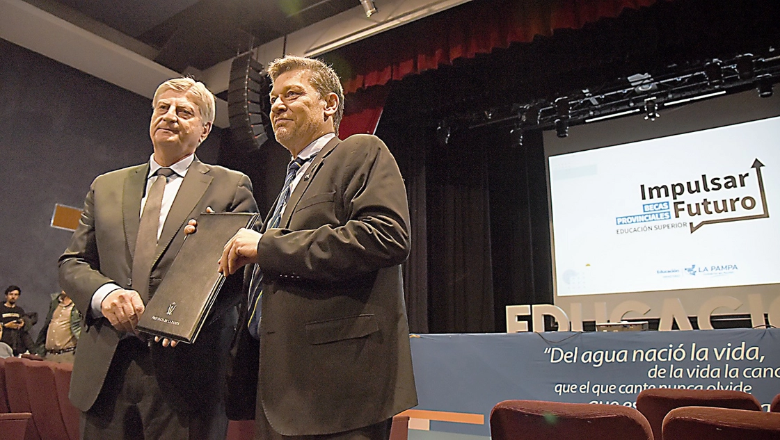 Ziliotto lanzó el programa de becas “Impulsar Futuro” para garantizar el acceso a la educación superior